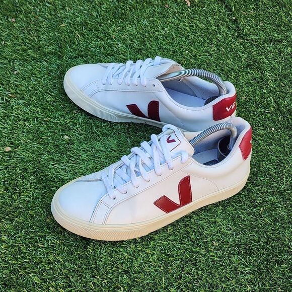 Veja Shoes - VEJA  - Womens Sneakers - SIZE 6
